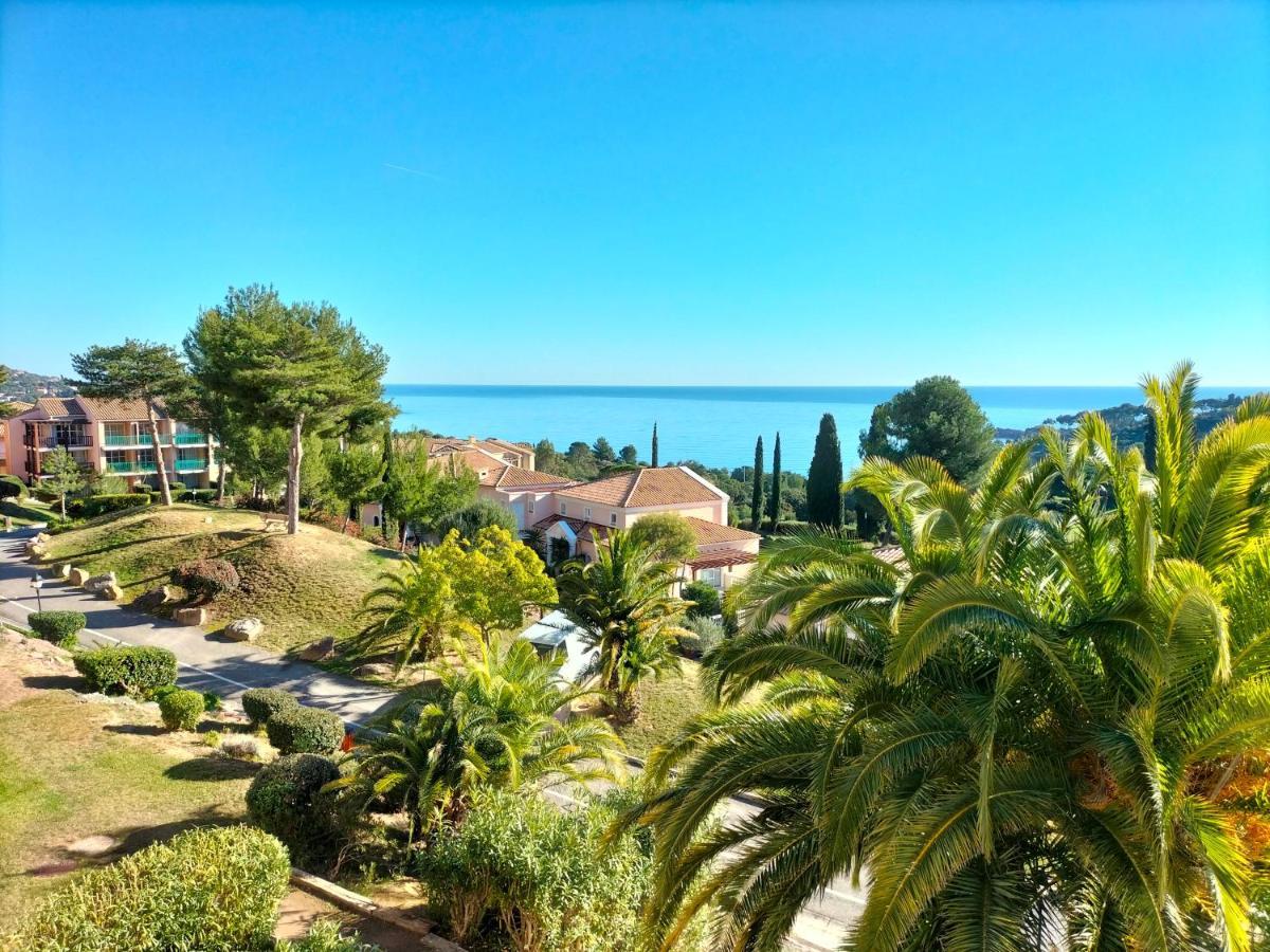 Superbe Appartement Avec Vue Mer Et Piscine Saint-Raphaël エクステリア 写真